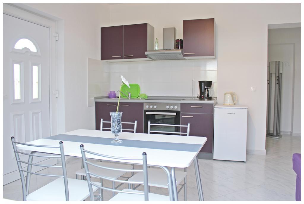 Apartments & Room Dijana Trogir Bagian luar foto