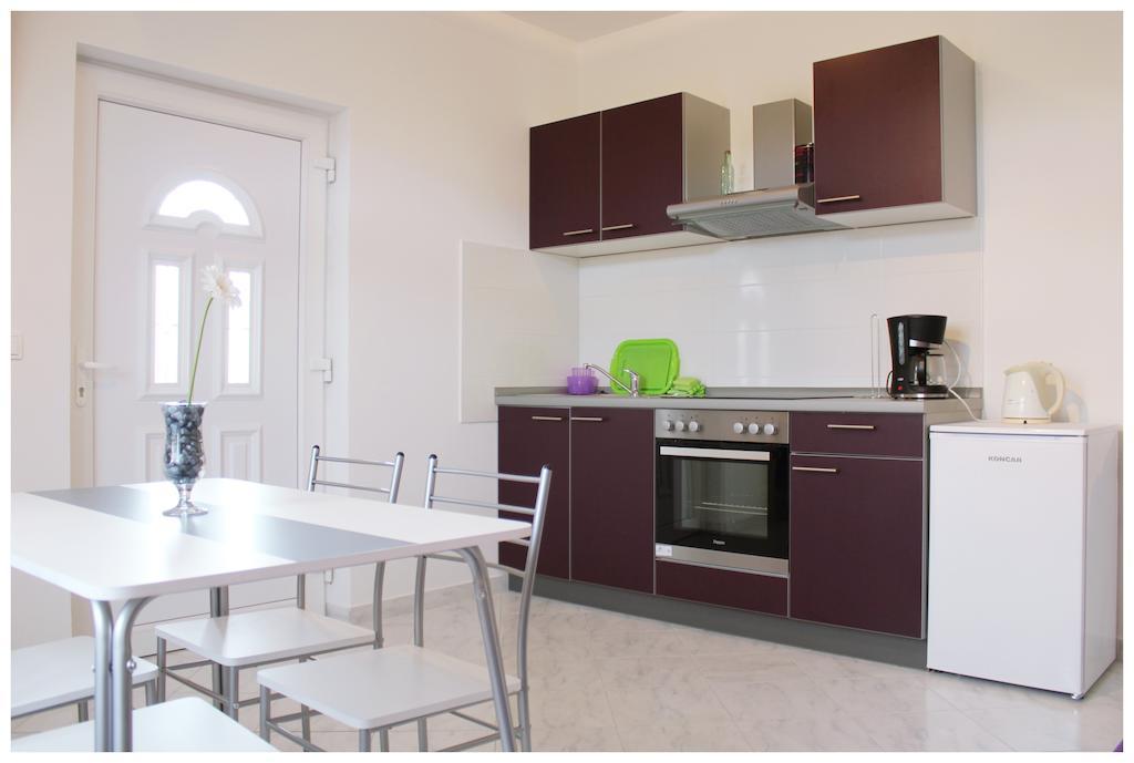 Apartments & Room Dijana Trogir Bagian luar foto