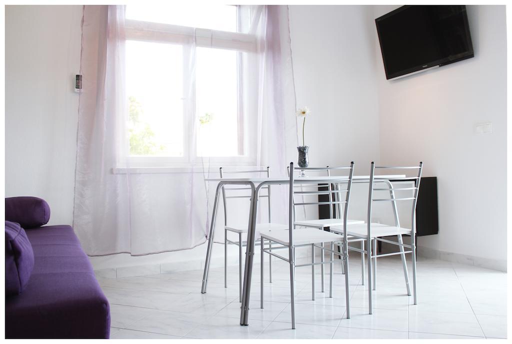 Apartments & Room Dijana Trogir Bagian luar foto